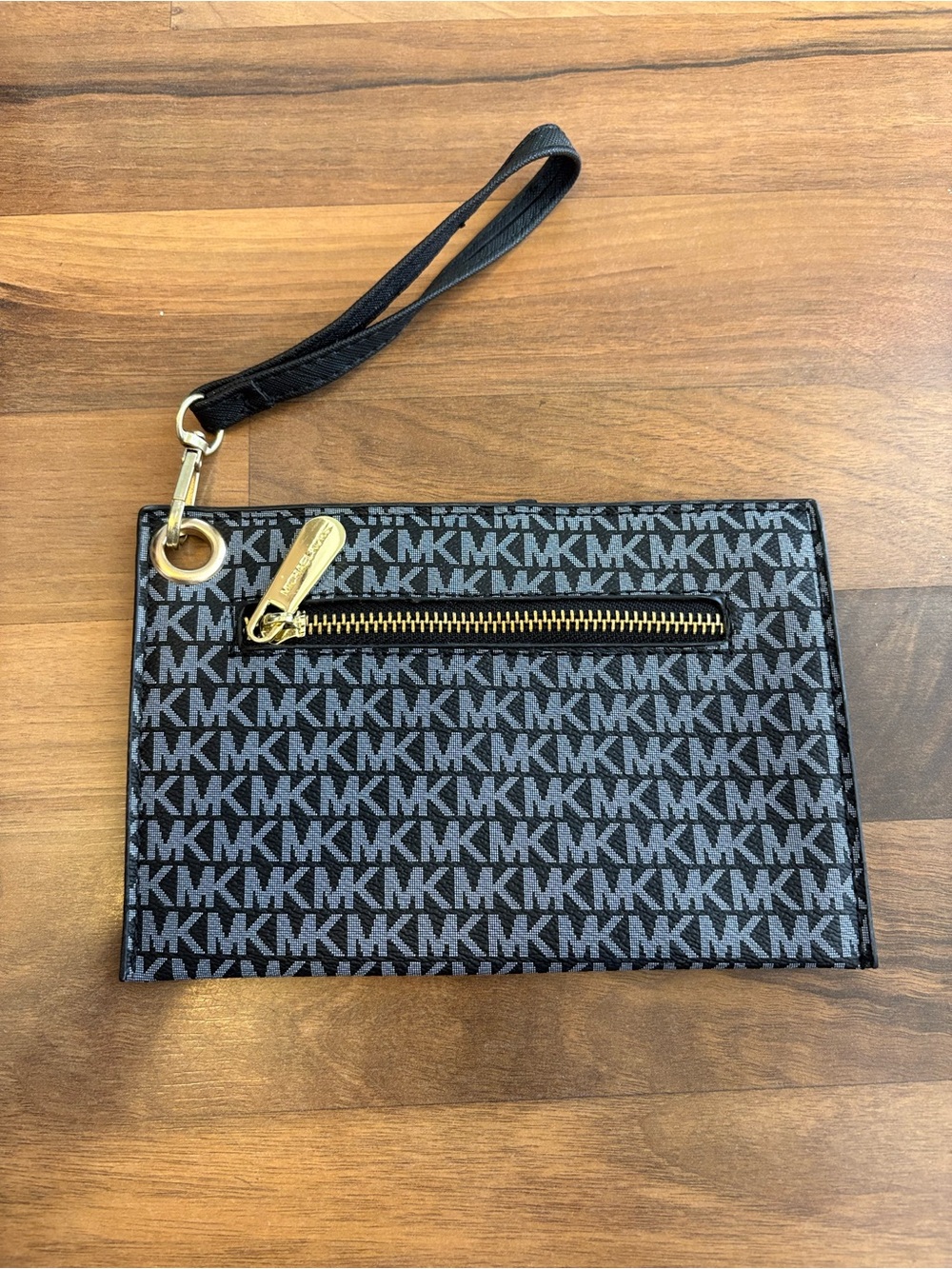 Michael Kors Jet Set Signature Logo Wristlet - Picture 4 of 5